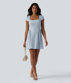 Robe courte casual à manches courtes, encolure carrée et soutien-gorge intégré