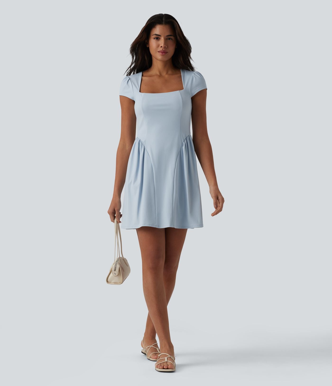 Robe courte casual à manches courtes, encolure carrée et soutien-gorge intégré