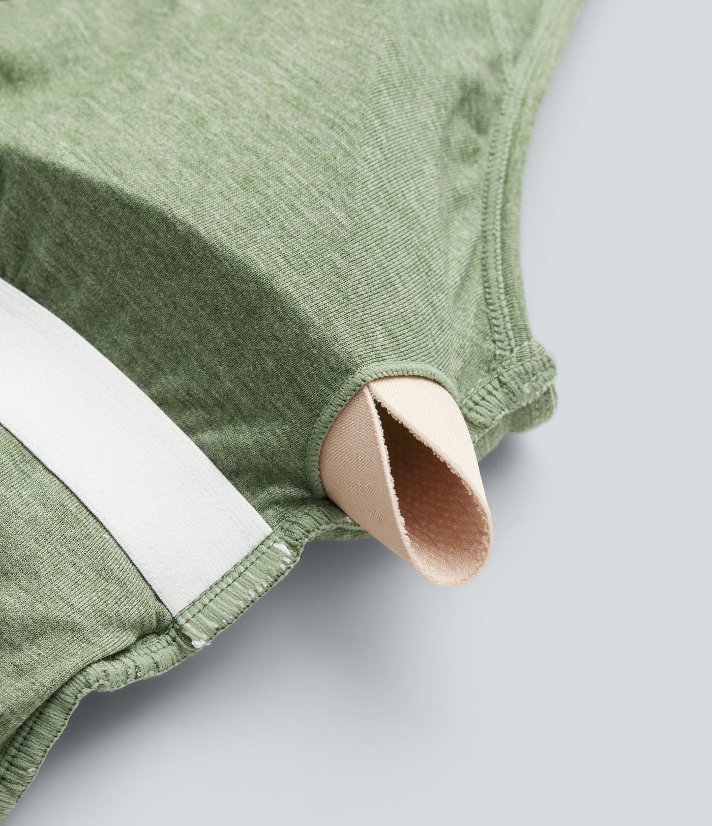 Combinaison grande taille chinée à jambes larges avec détails froncés, poches, coussinets amovibles et accès facile Easy Peasy