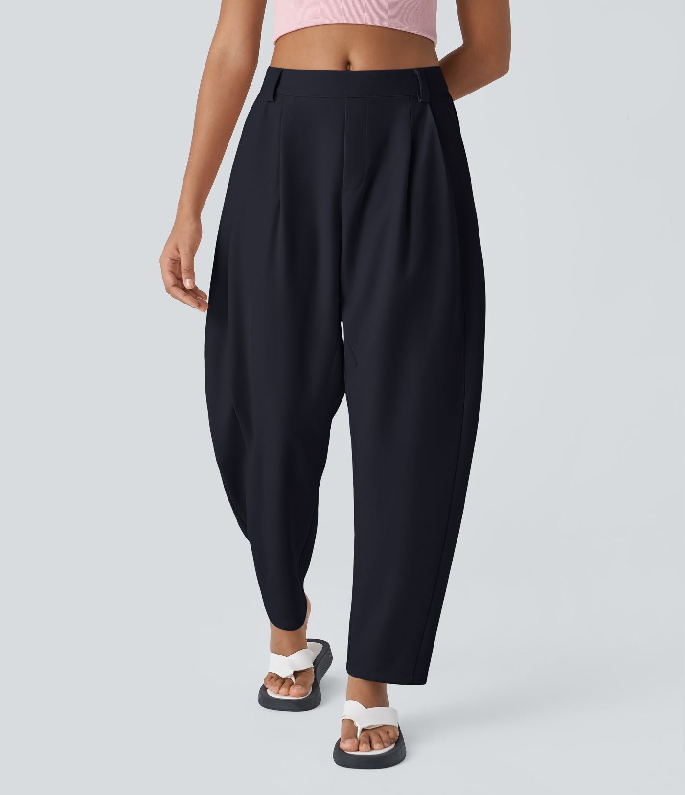 Pantalon tailleur ample, taille moyenne, coupe barrel, à poches