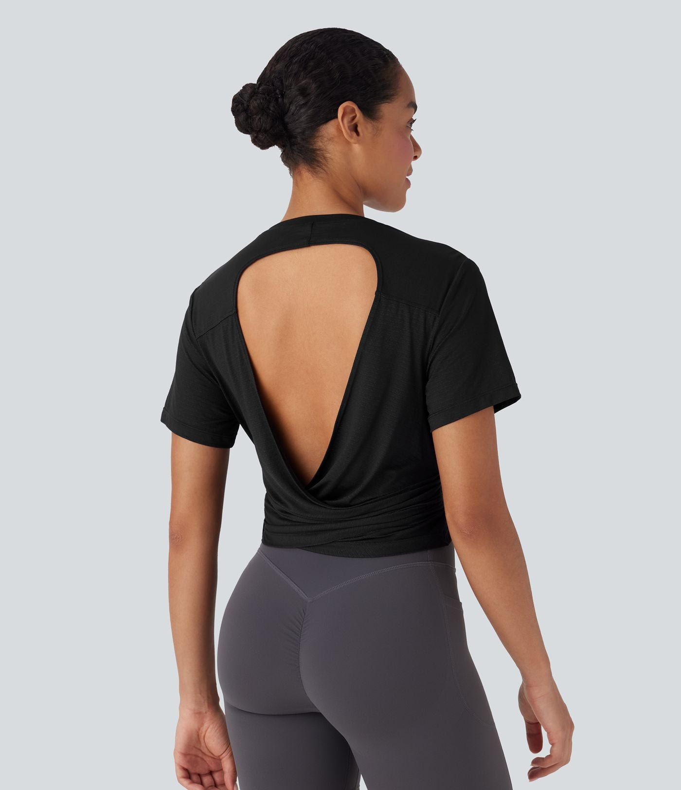 Haut de sport yoga à col rond, manches courtes, dos nu et nœuds latéraux