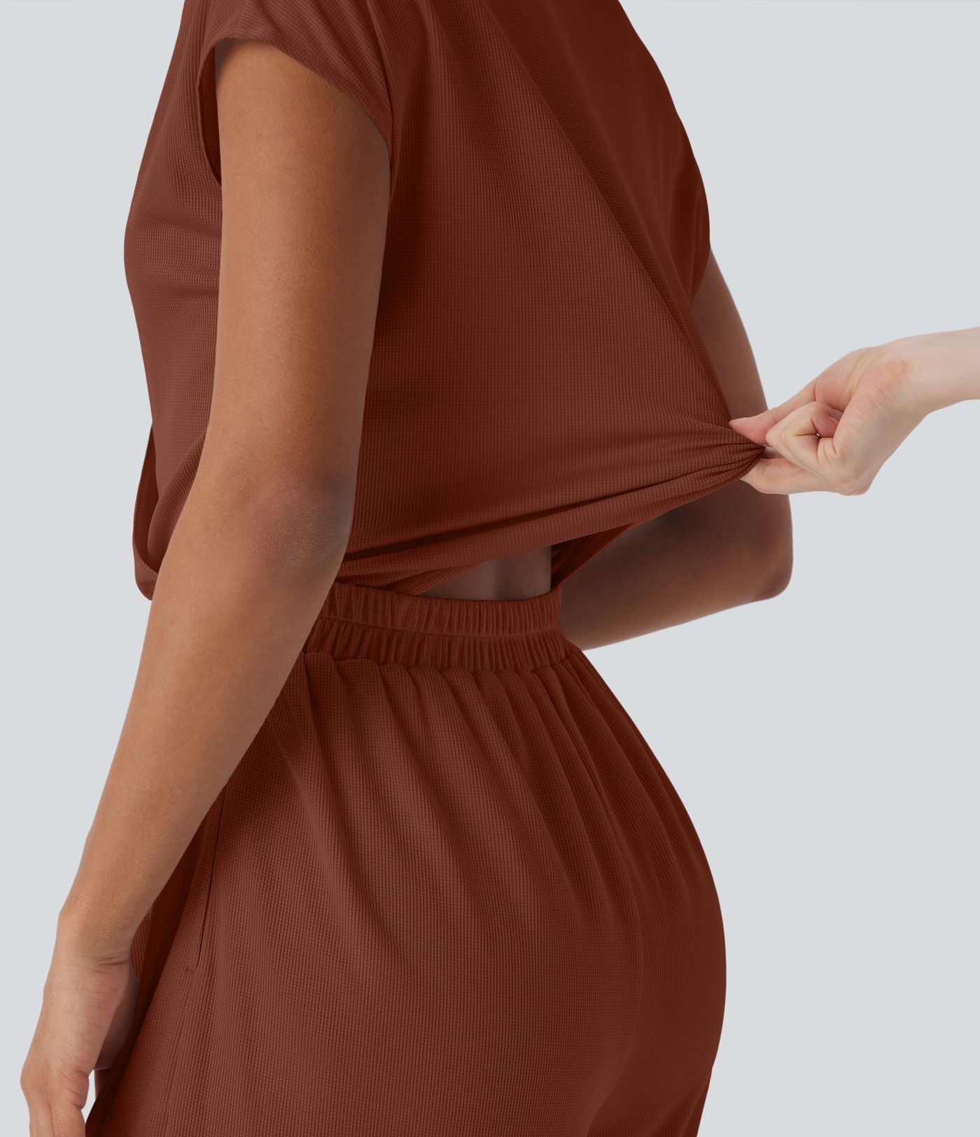 Combinaison fluide en tissu gaufré, col V, manches courtes, jambes larges et poches latérales - Easy Peasy Edition