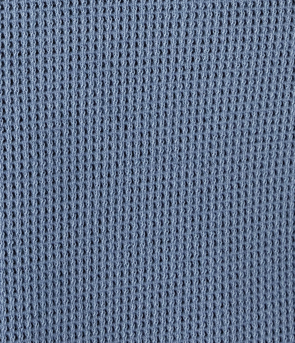 Jean décontracté taille basse en maille gaufrée extensible, jambe large avec poches multiples et fermeture zippée