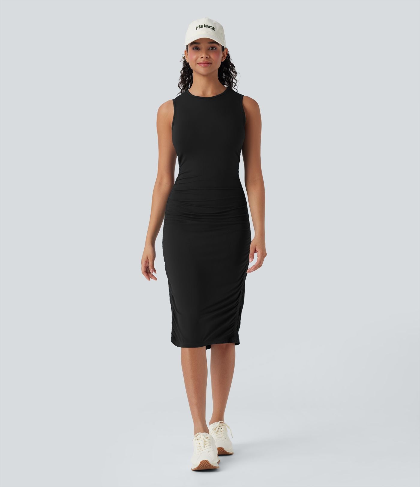 Robe casual moulante col rond sans manches froncée