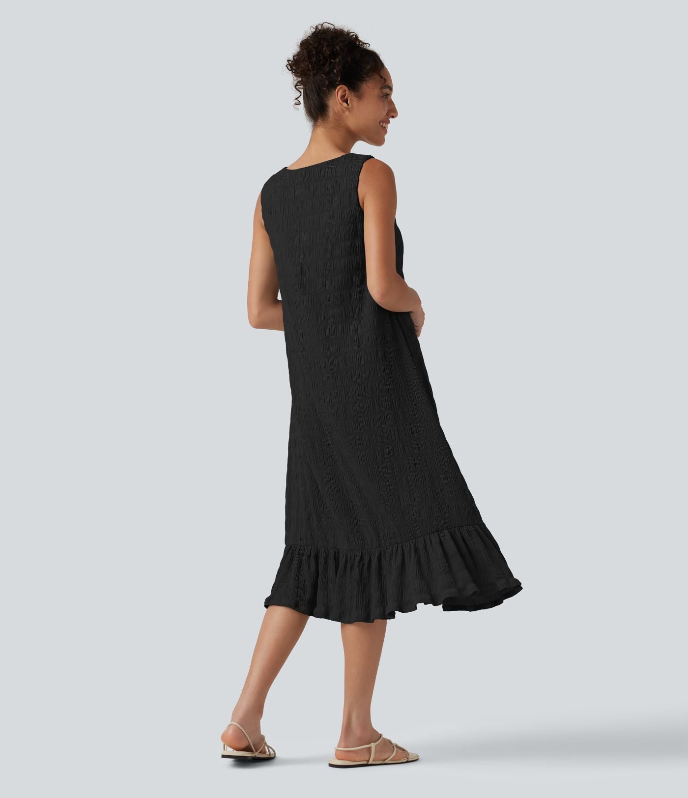 Robe midi sans manches à encolure arrondie avec coussinets amovibles et ourlet à volants