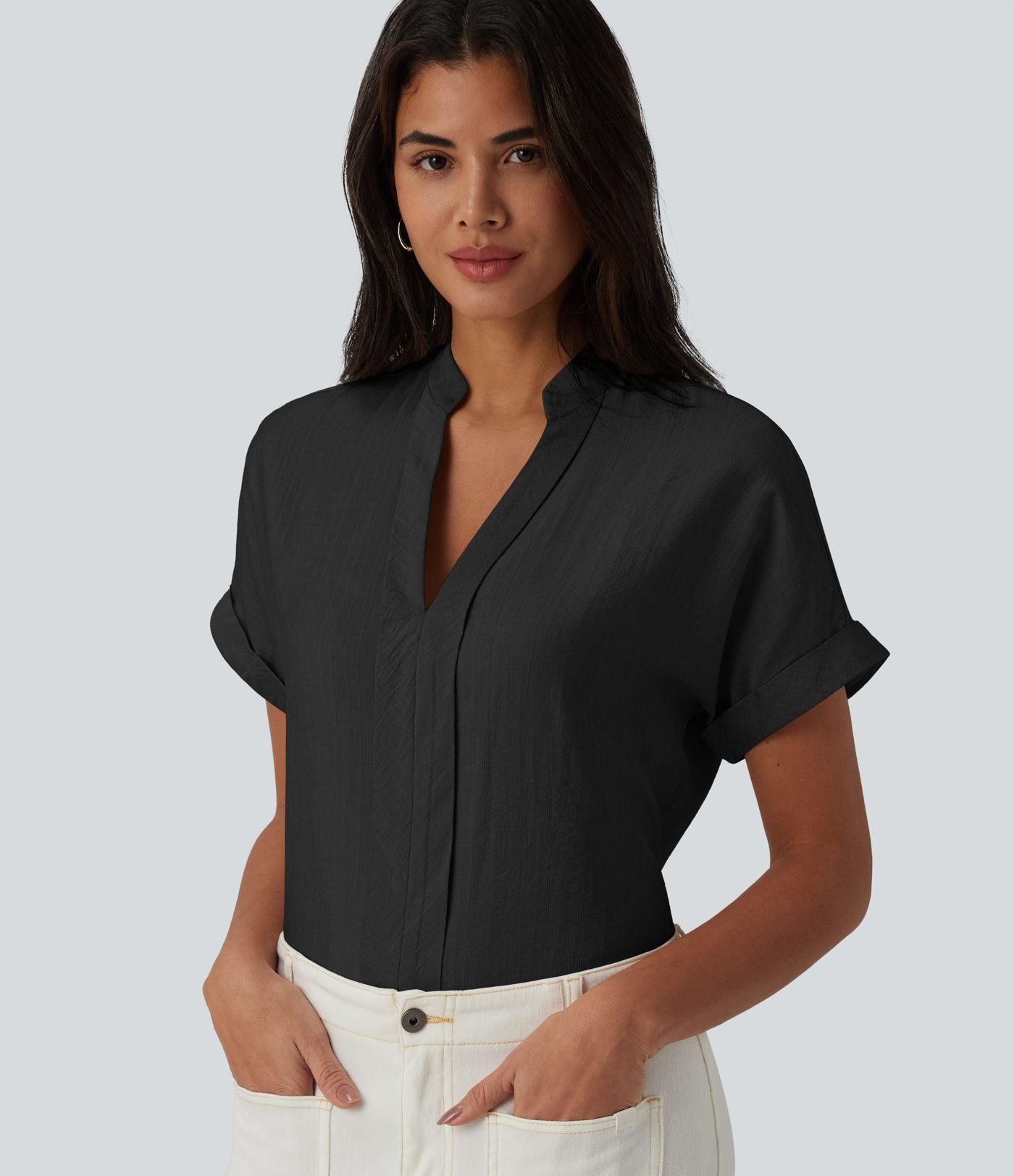 Chemise col V manches courtes aspect lin pour le bureau