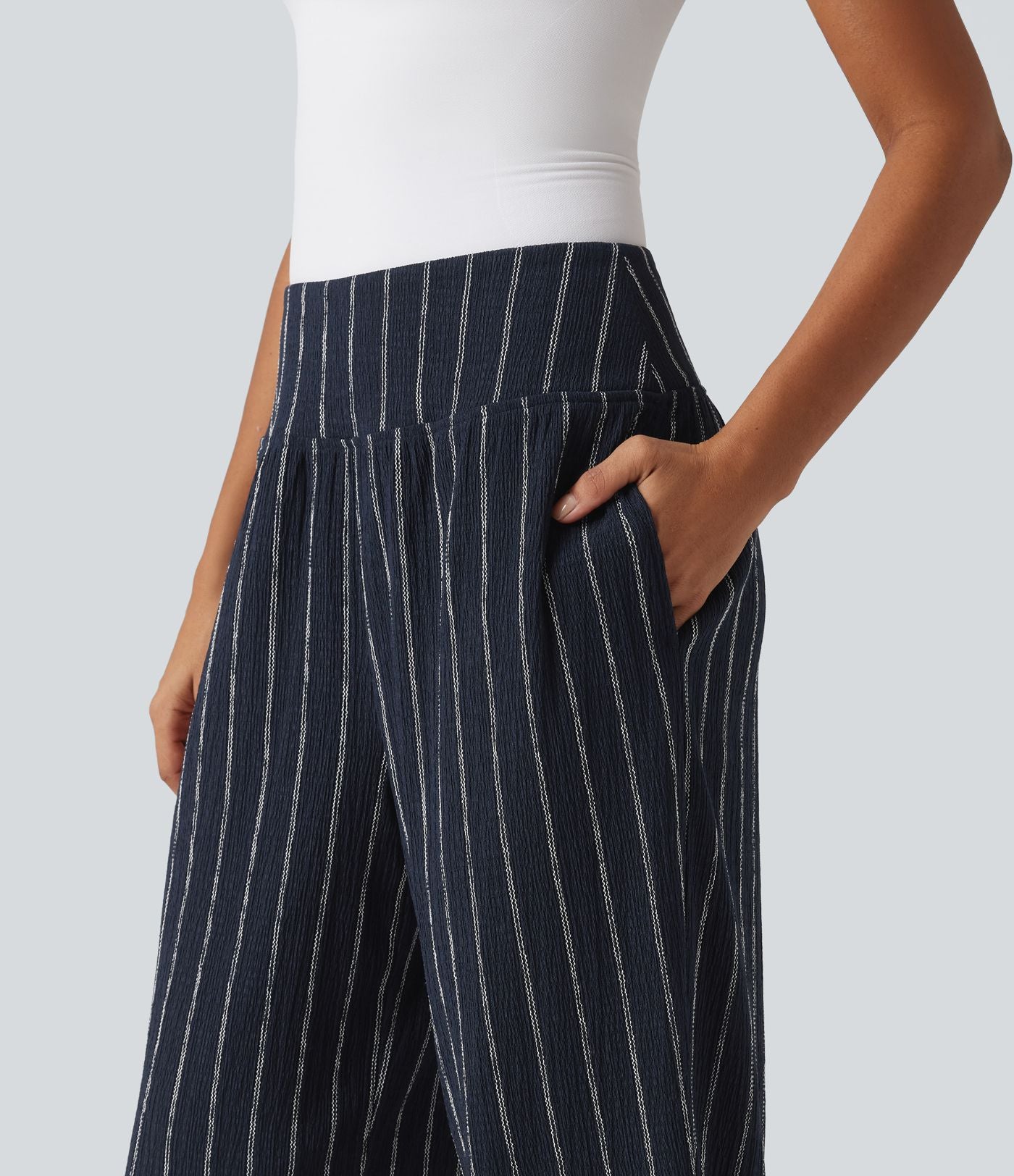 Pantalon rayé taille haute avec ourlet arrondi et poches