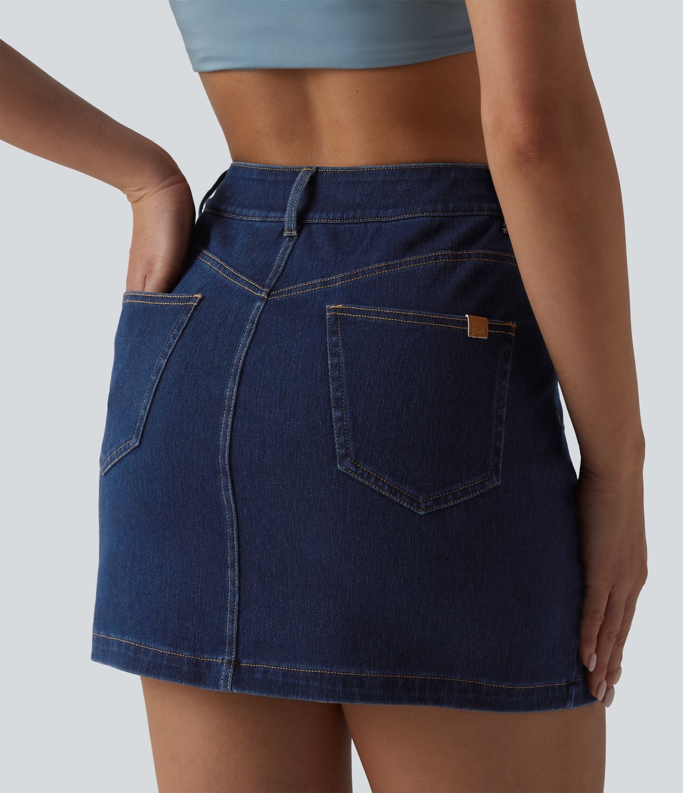 Jupe mini moulante décontractée Halara Flex™ en denim taille haute boutons décoratifs avec poches