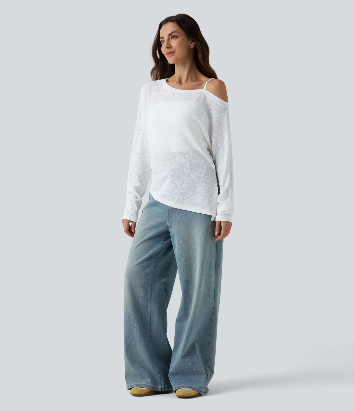 T-shirt décontracté semi-transparent une épaule dénudée à manches longues et ourlet asymétrique