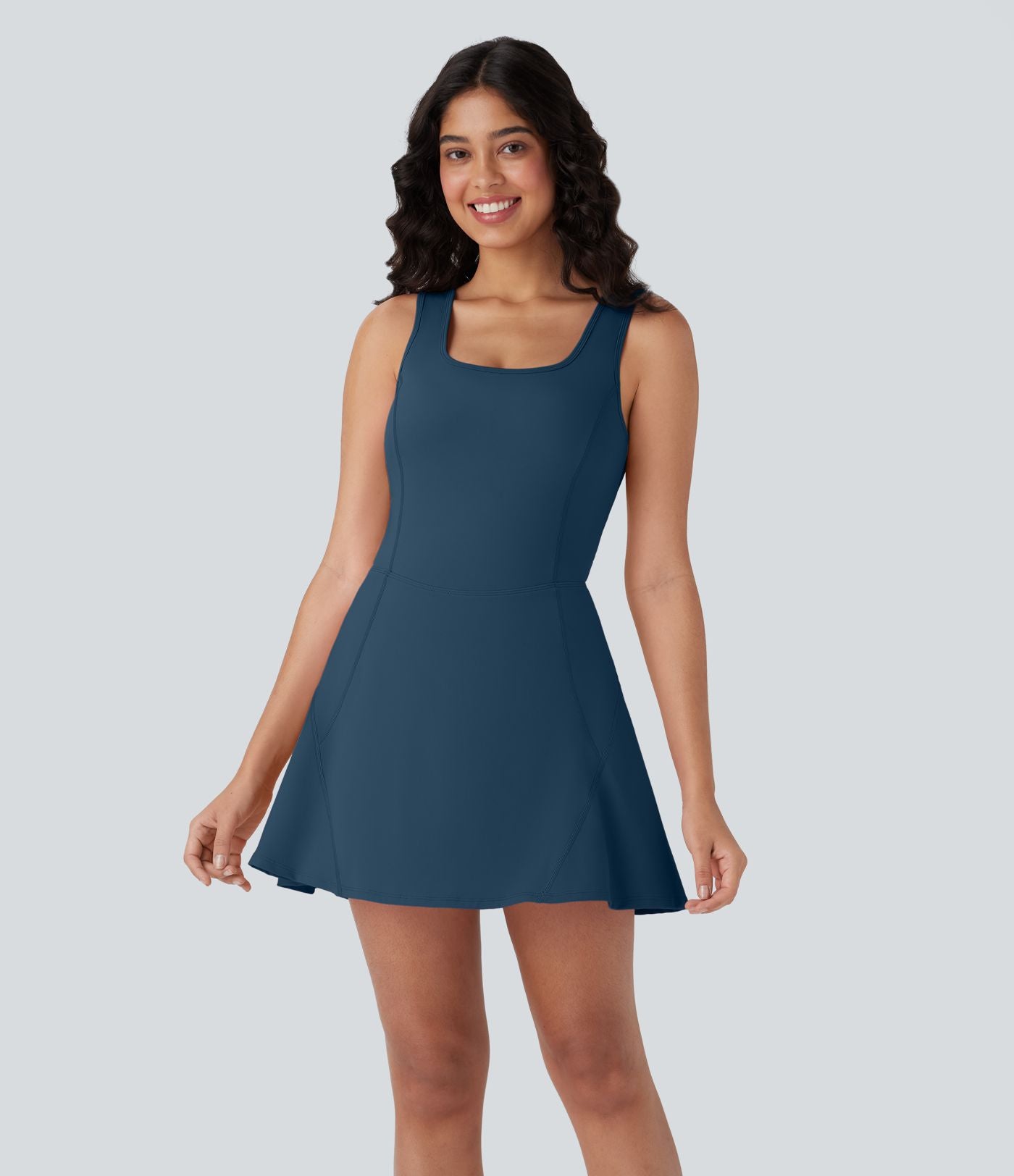 Softlyzero™ Airy Robe Sport de danse courte 2-en-1 avec dos nu croisé, encolure en U et poches latérales
