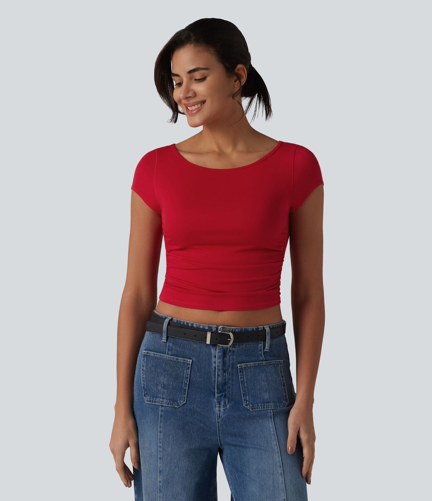 T-shirt court col bateau manches courtes avec fronces et brassière intégrée