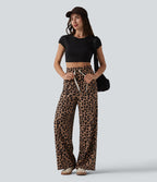 Pantalon ample taille haute rabattable en tissu gaufré imprimé léopard avec cordon de serrage et poches