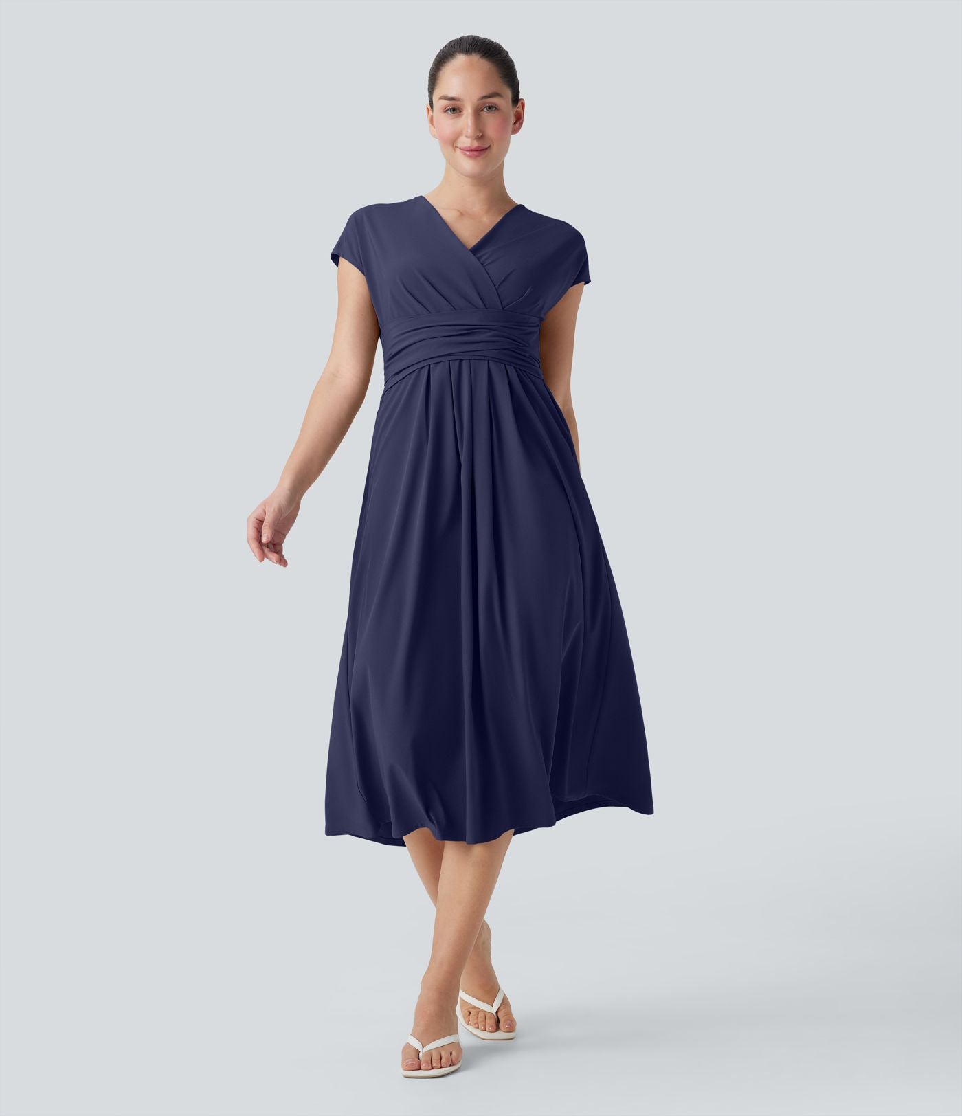 Robe midi Breezeful™ col V manches courtes à liens dans le dos séchage rapide avec poches latérales