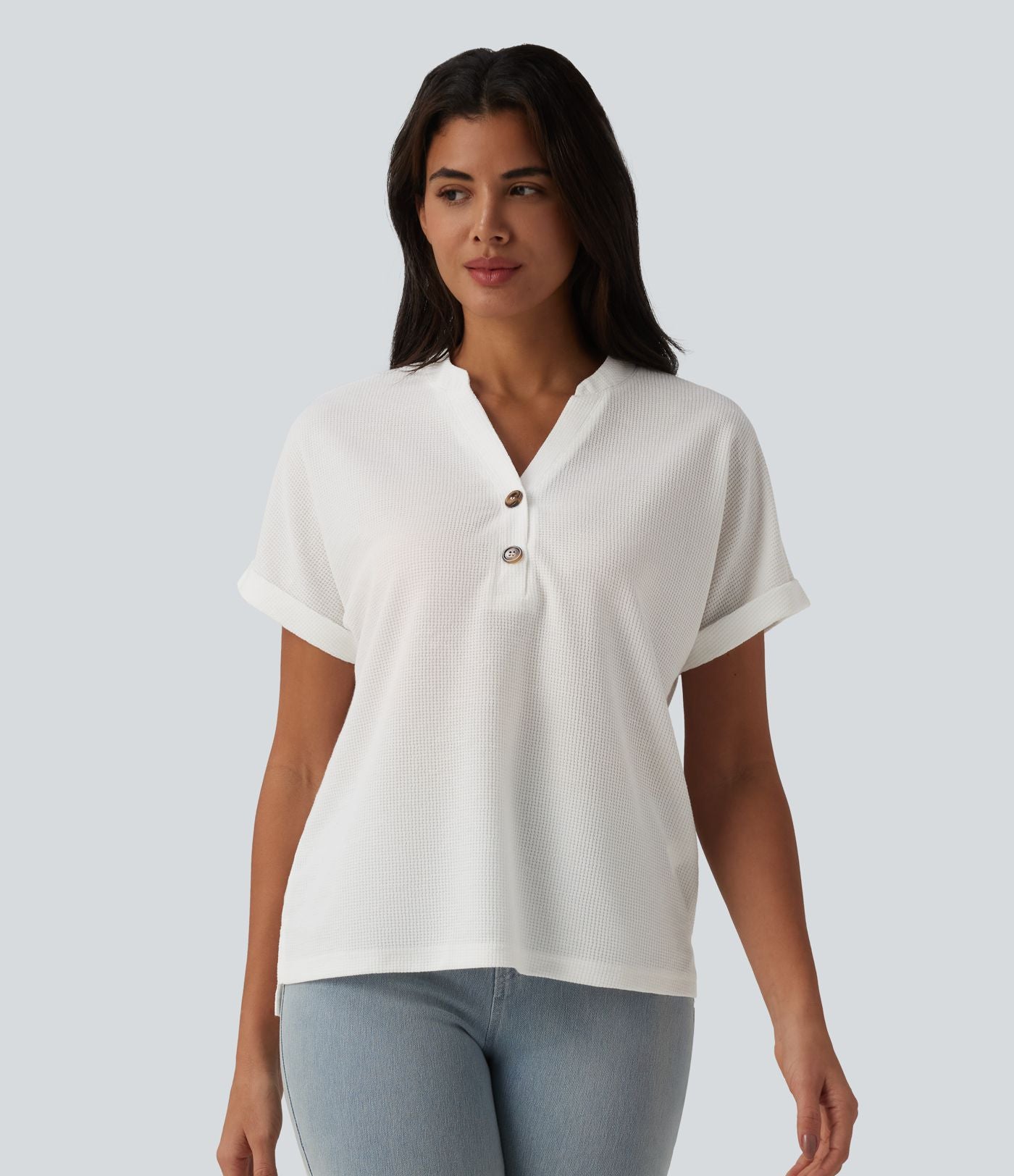 T-shirt casual en tissu gaufré col V à manches chauve-souris et boutons