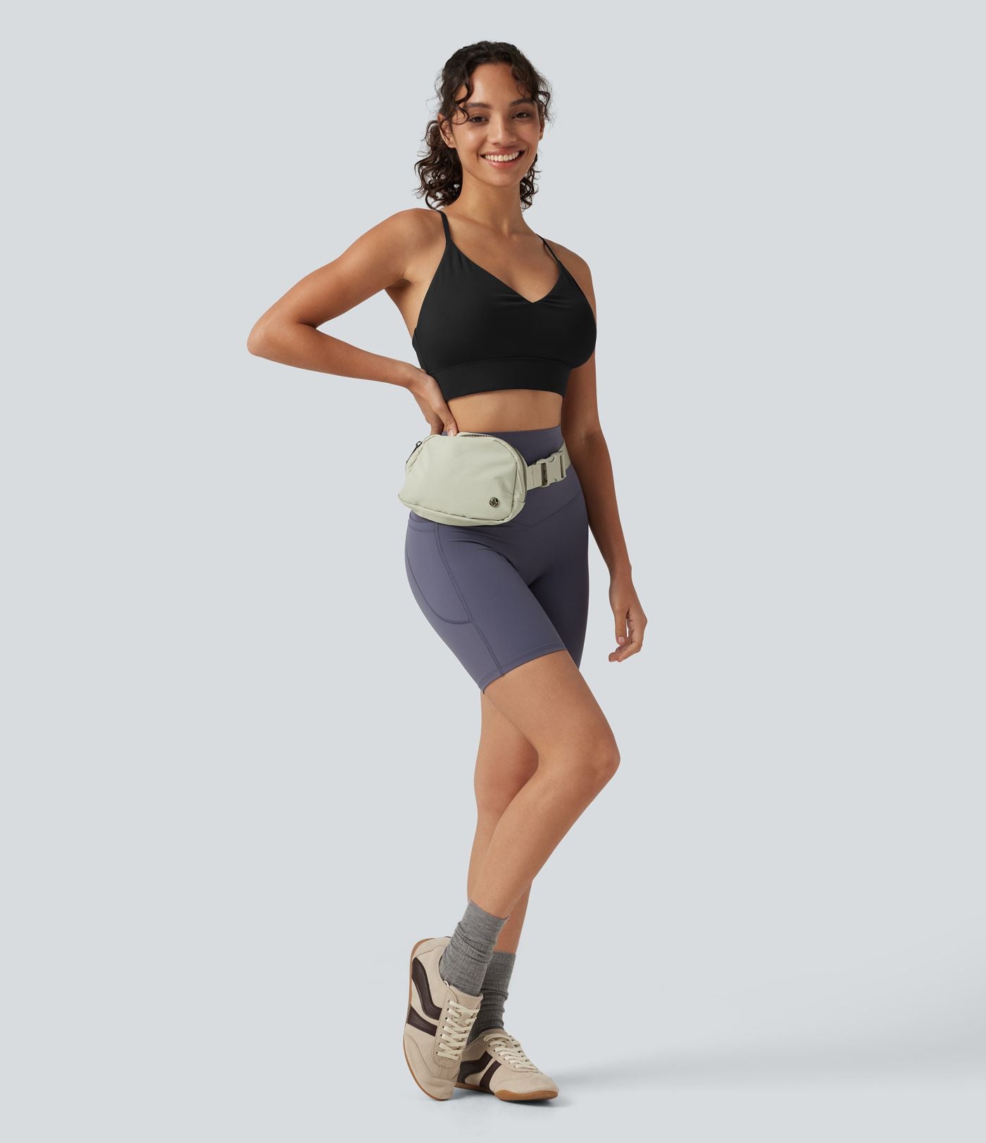 Brassière de yoga côtelée maintien léger à col V avec bretelles croisées et coussinets amovibles