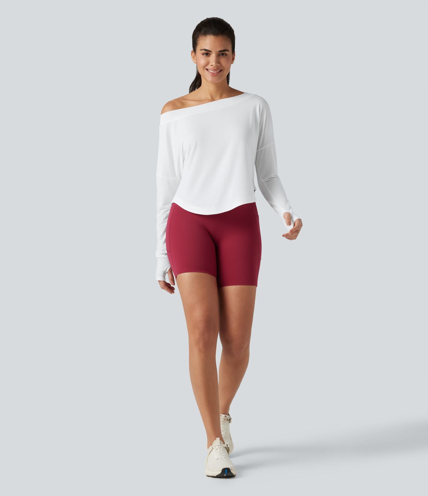 Top de sport yoga asymétrique une épaule manches longues avec trou pour le pouce, ourlet arrondi asymétrique et séchage rapide