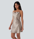 Mini-robe nuisette décontractée en satin à col bénitier avec bretelles ajustables