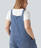 Salopette-short délavée grande taille en Jean Halara Flex™ Denim à col V avec ourlets retroussés et poches