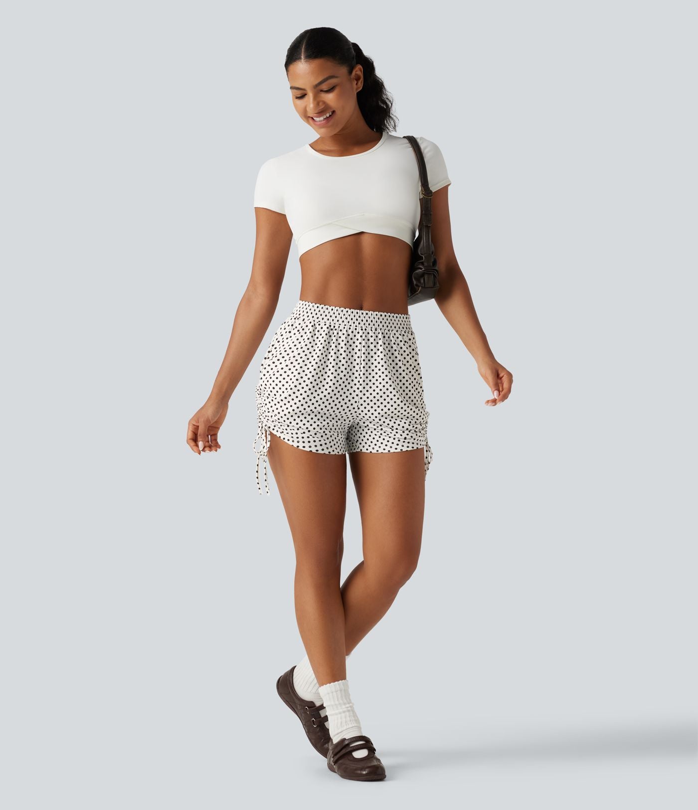 Short à pois 8 cm taille mi-haute avec bas froncé, laçage et poches