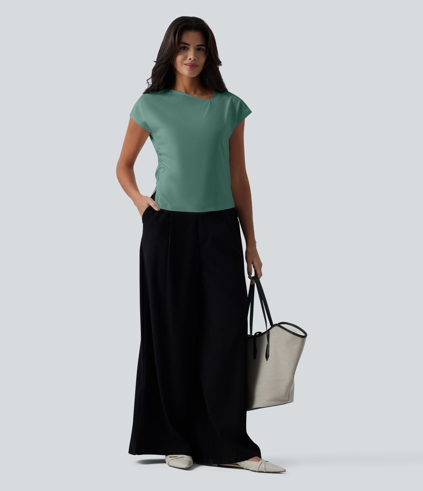 Blouse tailleur asymétrique col drapé manches courtes avec fronces et ourlet fendu