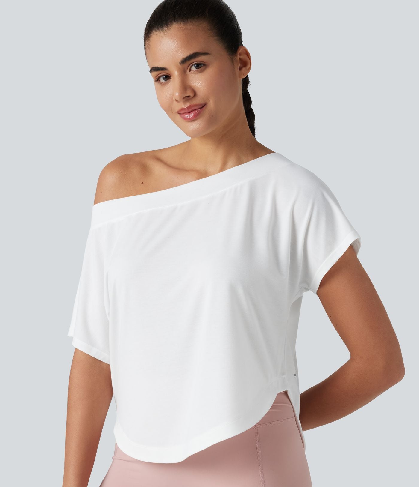 Haut de sport yoga asymétrique à une épaule manches courtes ourlet arrondi asymétrique séchage rapide