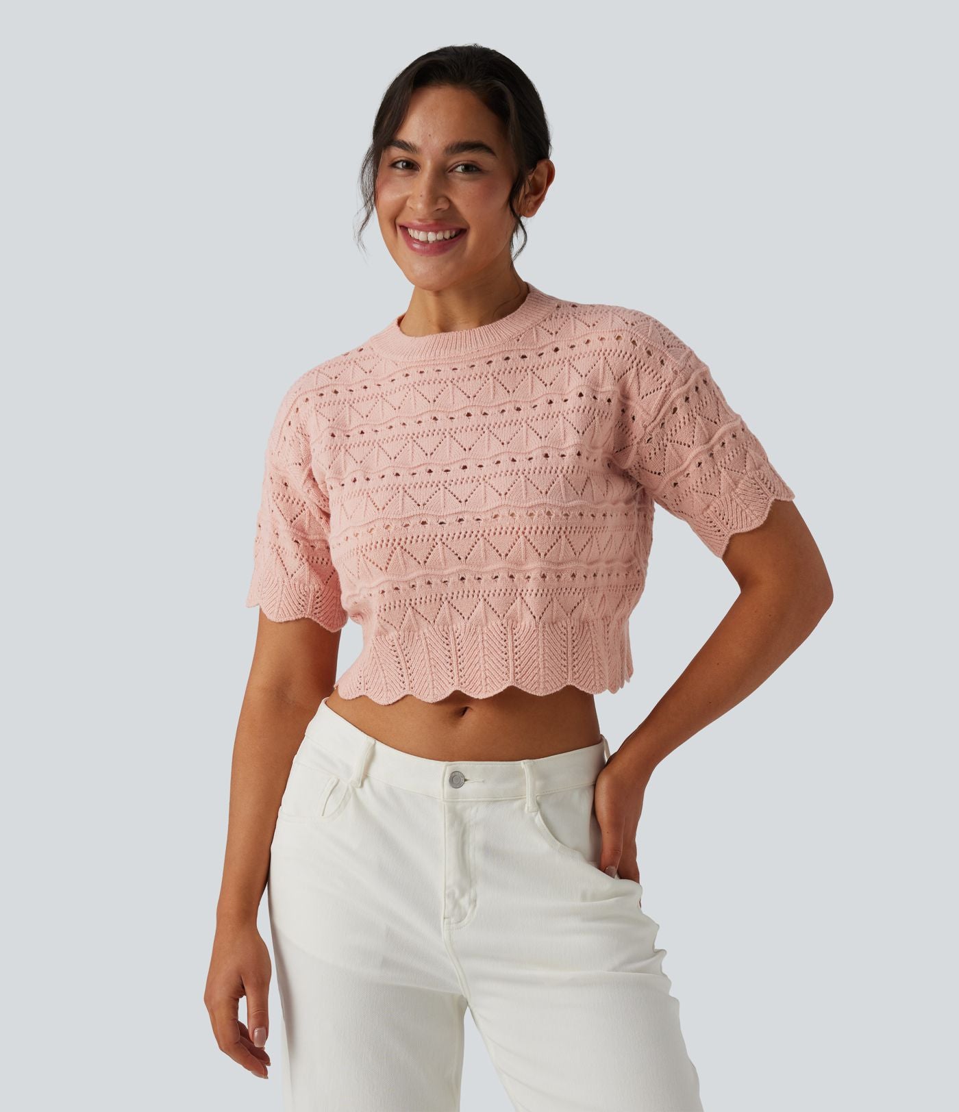 Pull décontracté en maille ajourée à col rond, manches courtes et bordure festonnée