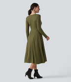 Robe mi-longue évasée maille côtelée à décolleté en V et manches longues