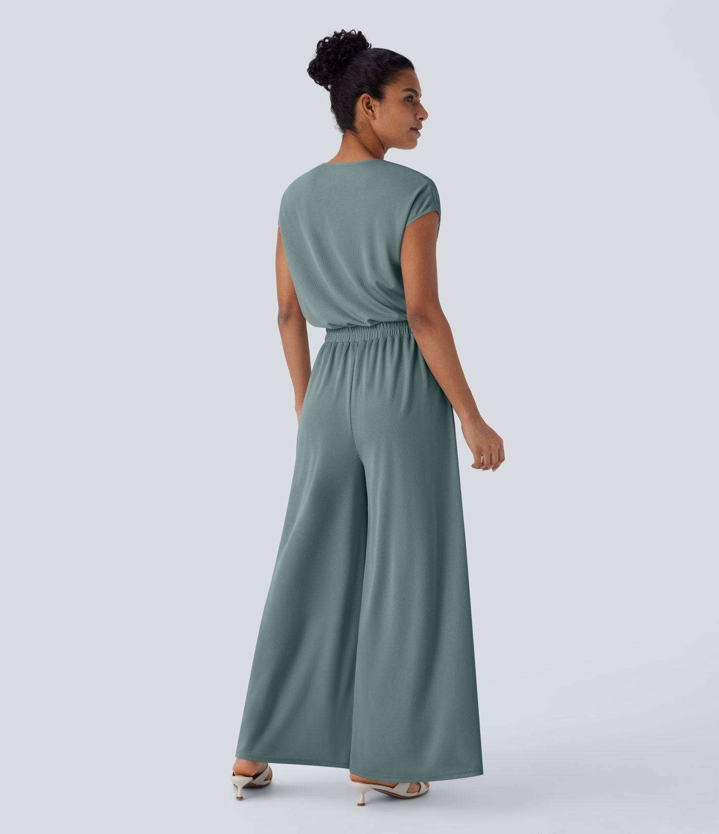 Combinaison fluide en tissu gaufré, col V, manches courtes, jambes larges et poches latérales - Easy Peasy Edition