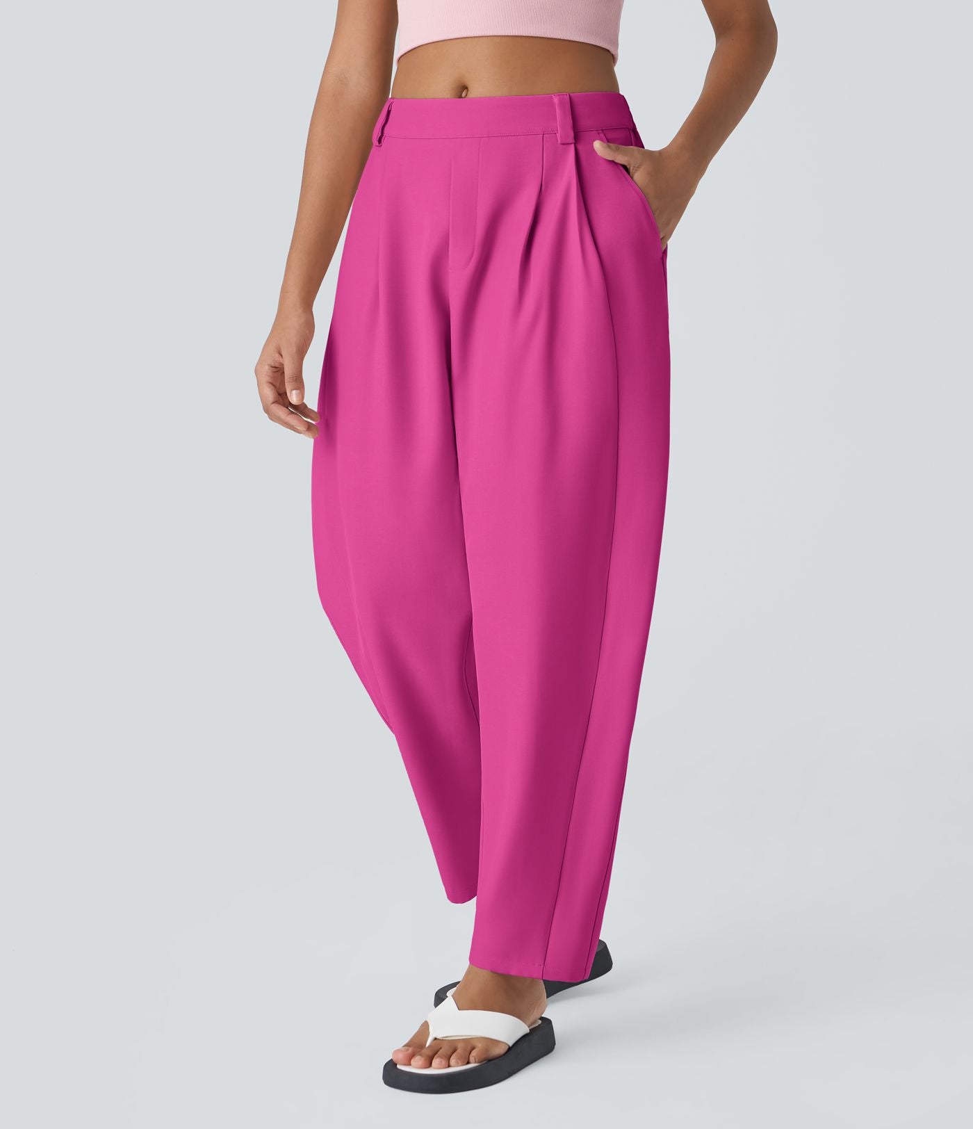 Pantalon tailleur ample, taille moyenne, coupe barrel, à poches