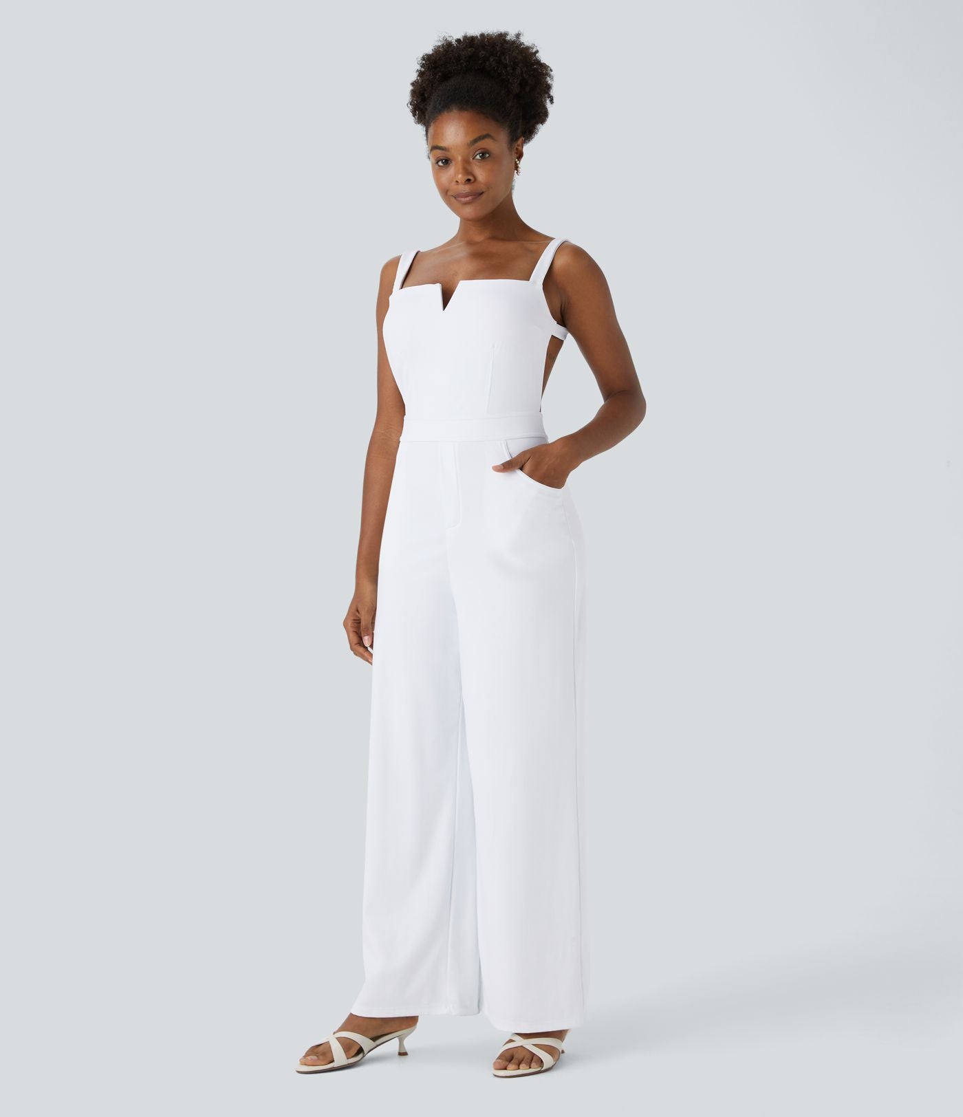 Combinaison SoftlyZero™ Airy invitée de mariage et demoiselle d'honneur dos nu avec nœud au dos, poches latérales effet frais InstantCool