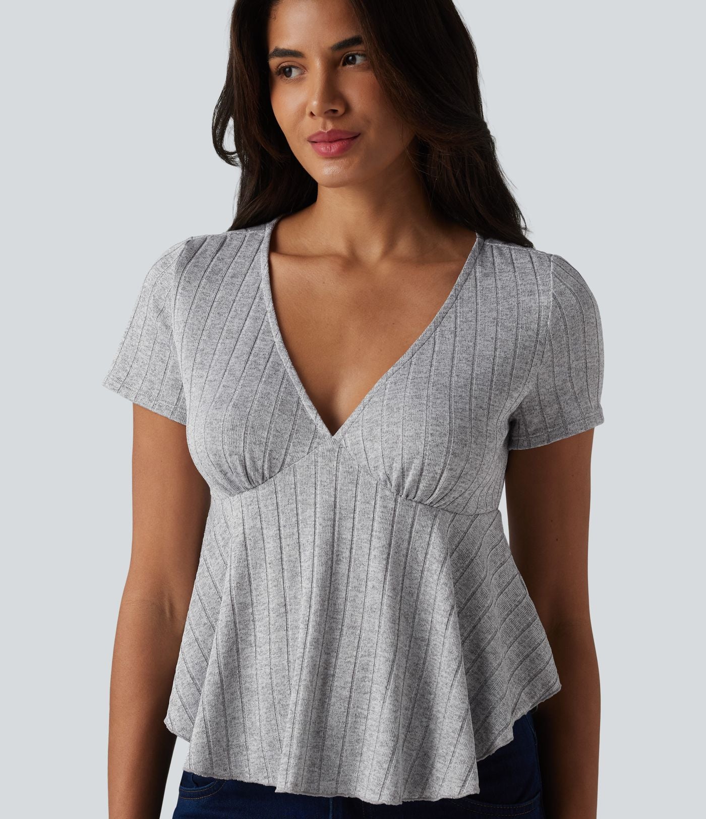 T-shirt casual babydoll en maille côtelée à col V, manches courtes et ourlet à volants