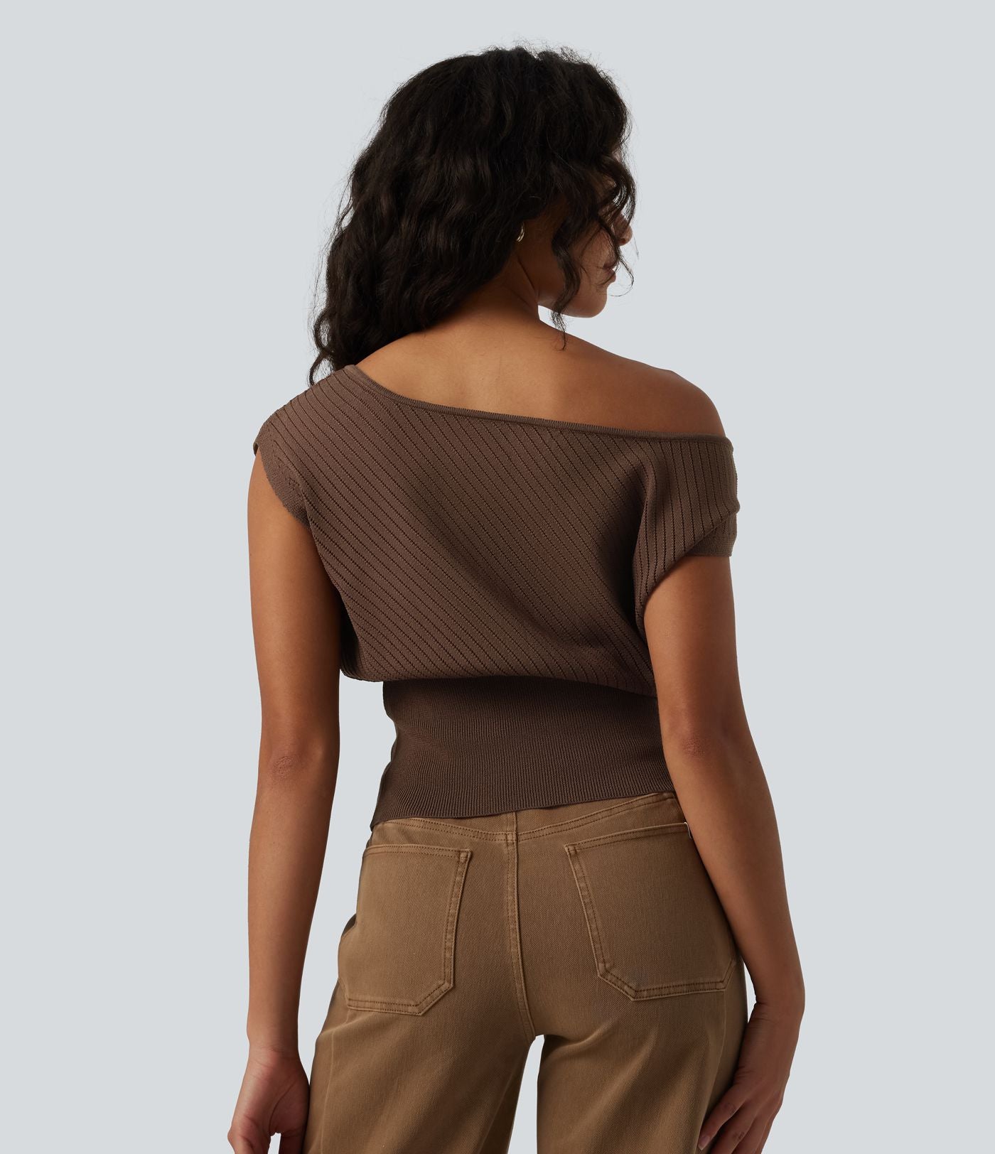 Pull casual asymétrique à épaule dénudée et manches courtes