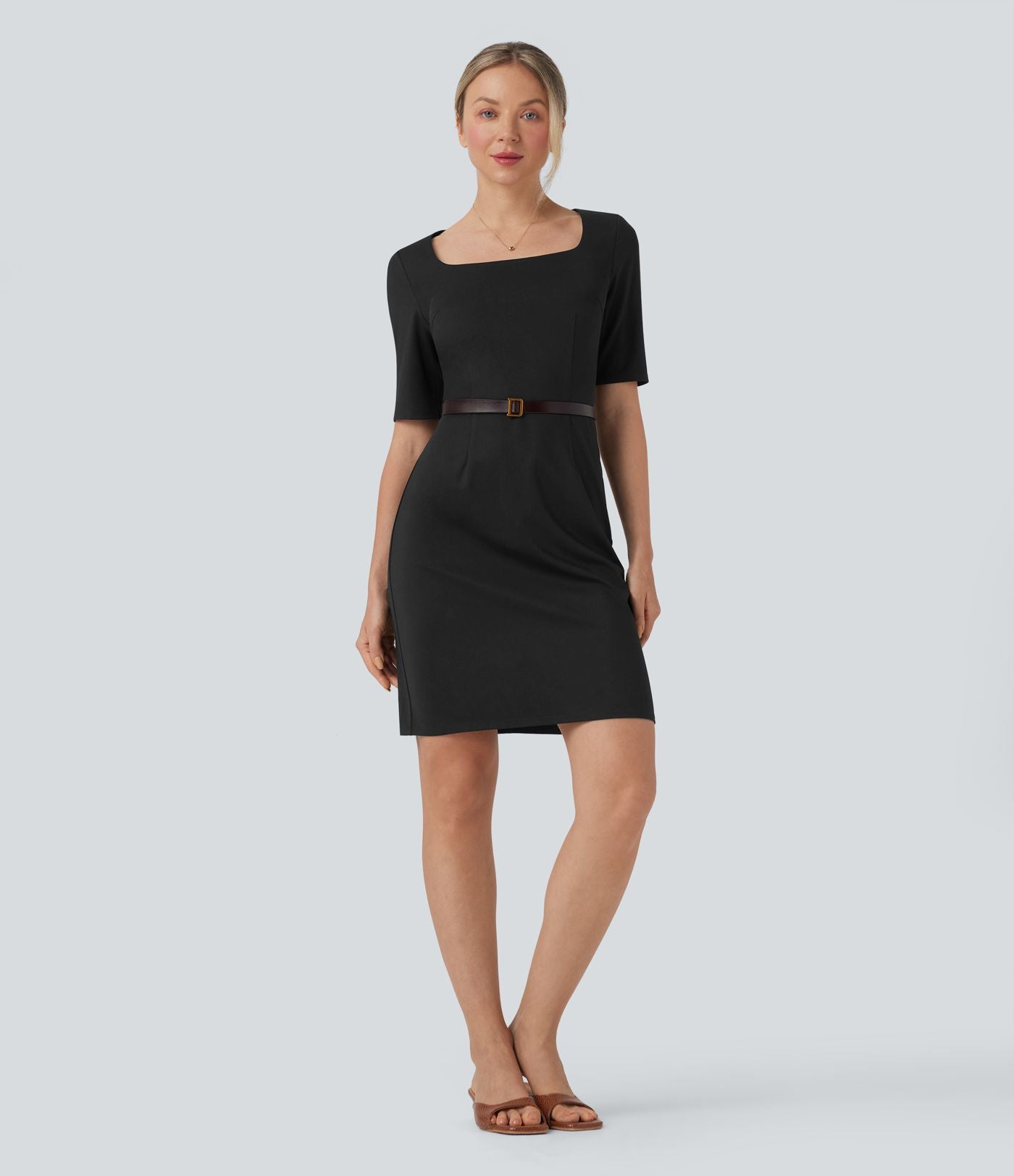 Robe crayon de travail ajustée décolleté carré à demi-manches