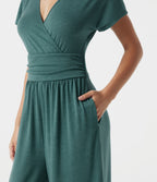 Combinaison casual à col V, manches chauve-souris, détails froncés, poches et accès facile Easy Peasy