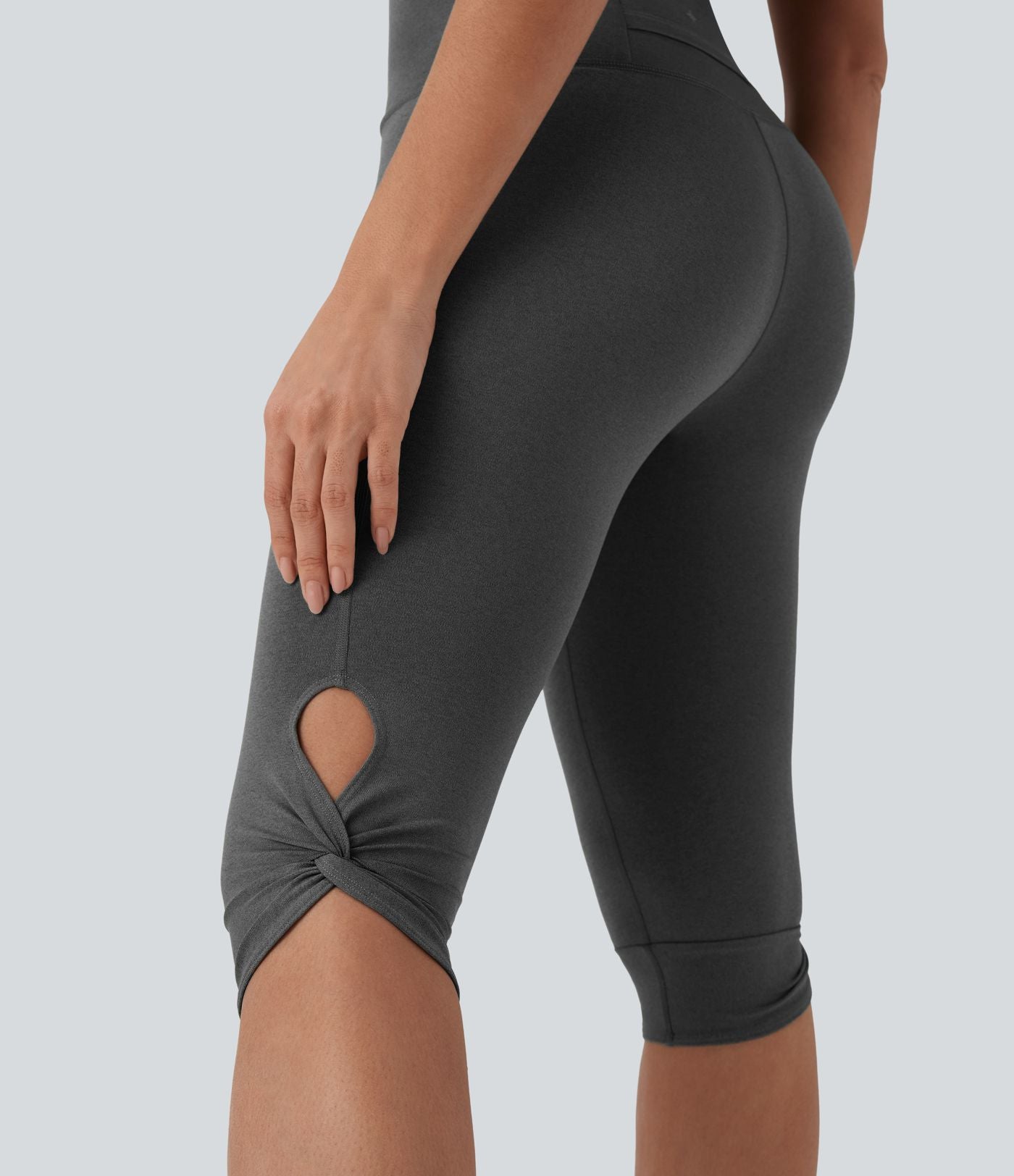 Leggings corsaire de yoga à taille haute, découpes, détails torsadés, séchage rapide et poche