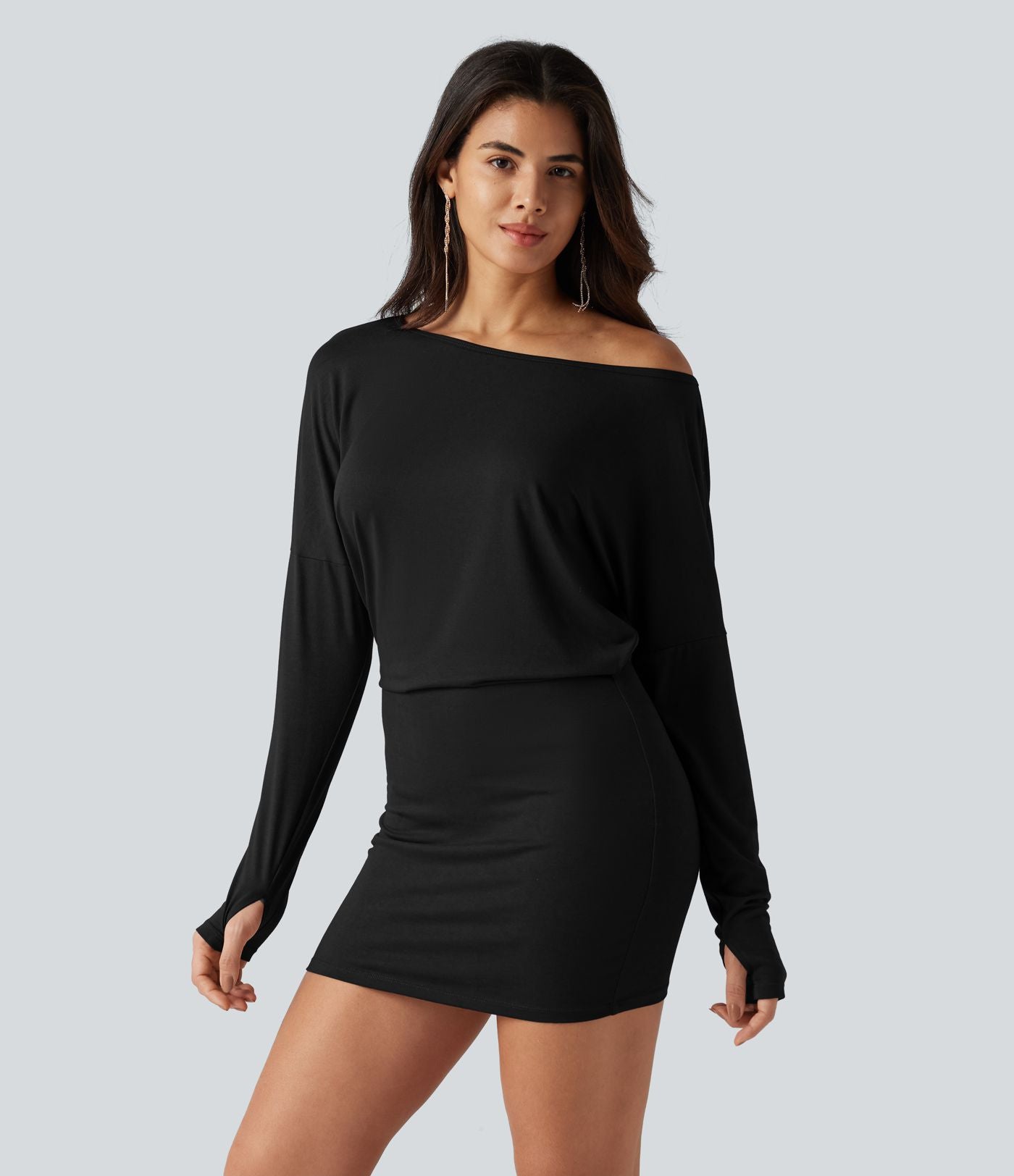 Robe mini moulante froncée à une épaule avec manches longues et passe-pouces