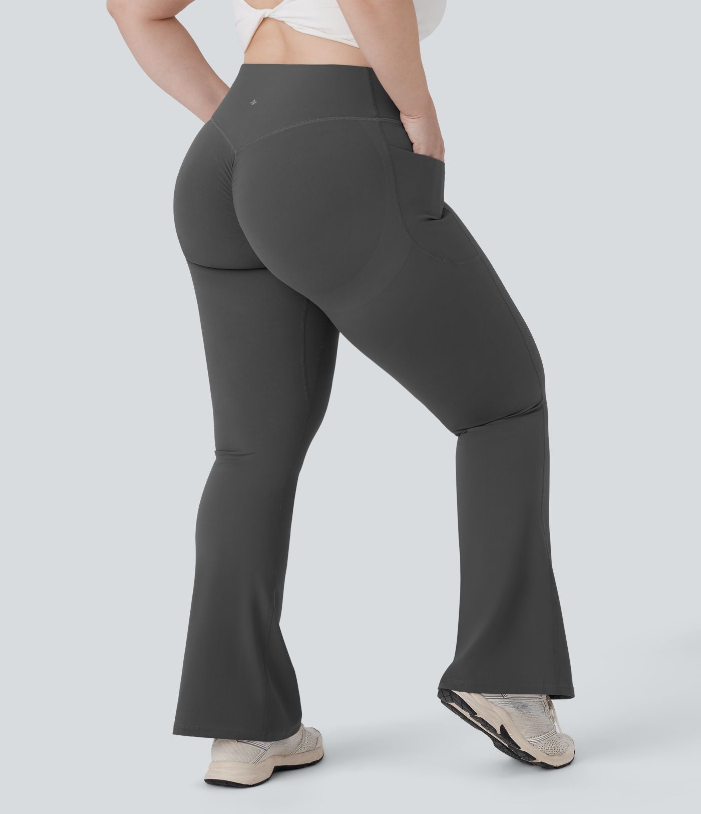 Pantalon de yoga à coupe bootcut gainant galbant taille haute grande taille avec effet scrunch et poches Halara UltraSculpt™