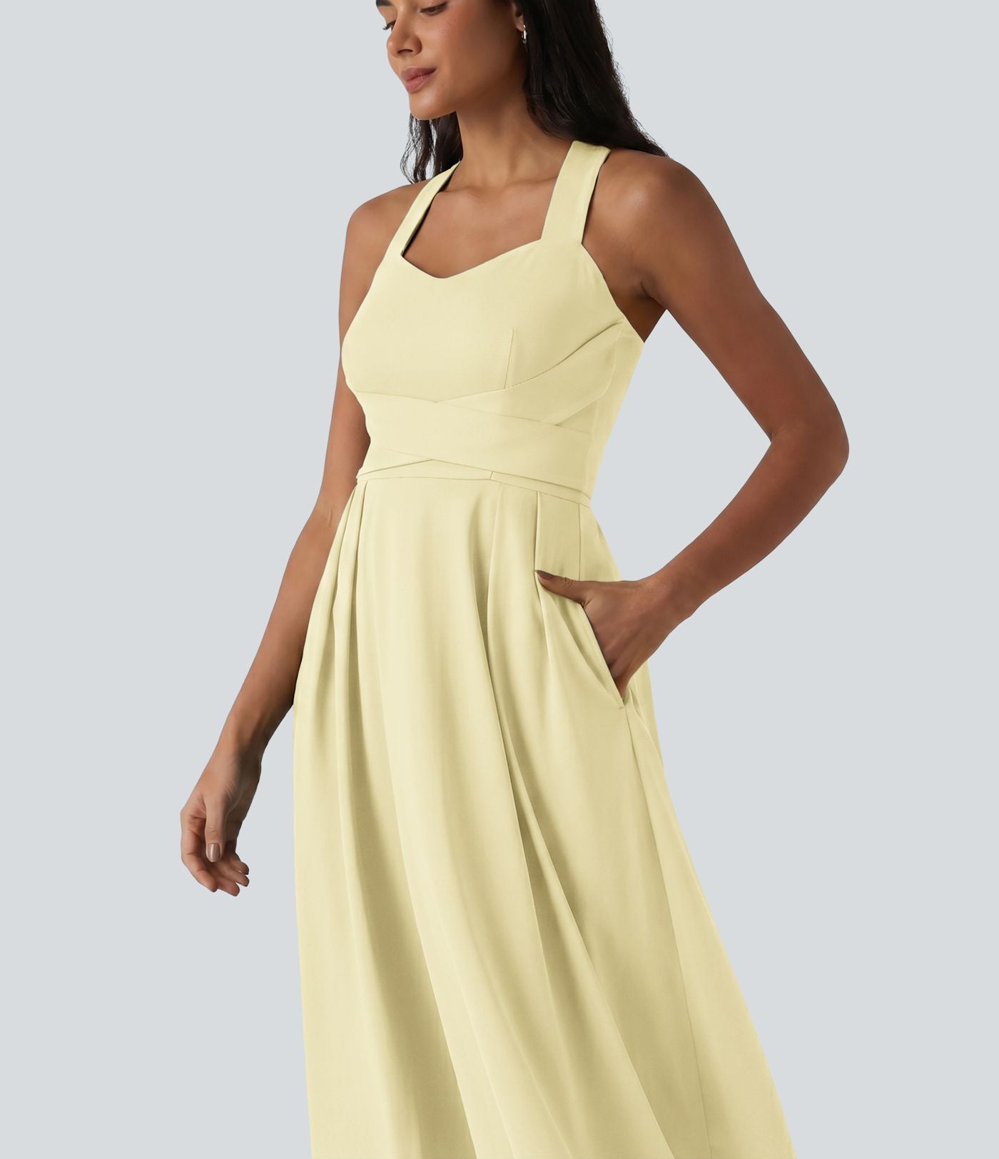 Robe midi fluide sans manches décolleté cœur avec bretelles croisées, nœud dans le dos et poches