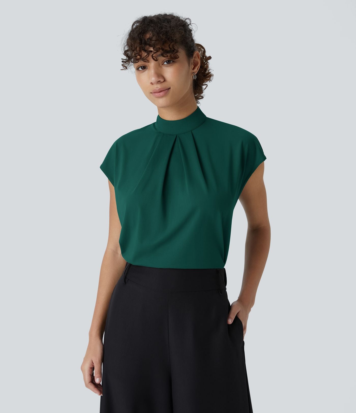 Blouse de Travail à Col Montant Plissée avec Boutons dans le Dos et Manches Courtes