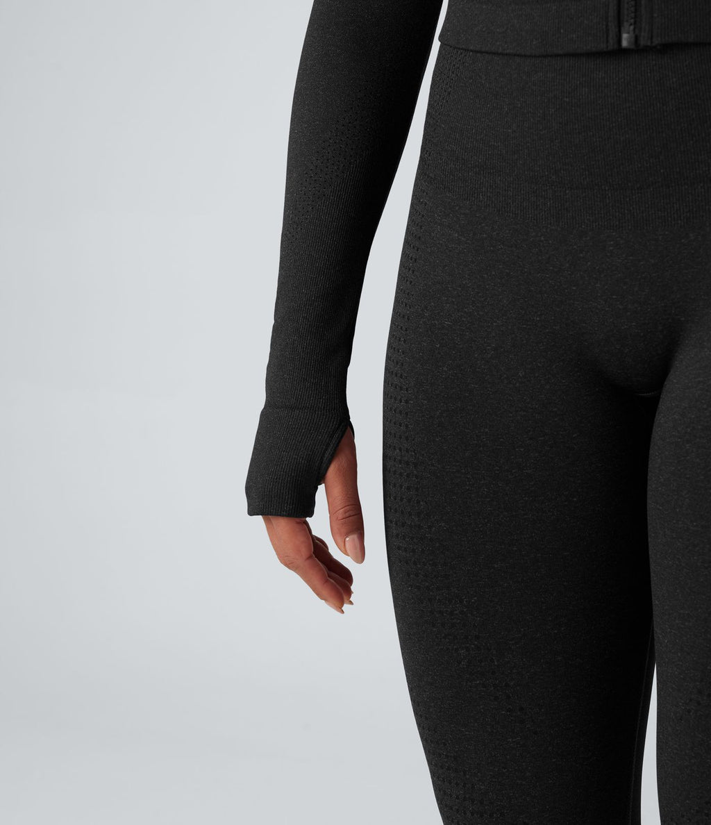 Veste de yoga courte ajustée Seamless Flow à col montant, manches longues et trous pour les pouces