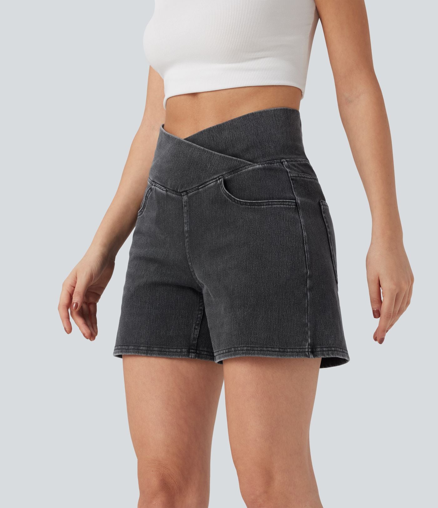 Halara Flex™ Short décontracté évasé à jambe large en denim extensible délavé taille haute croisée avec poches multiples