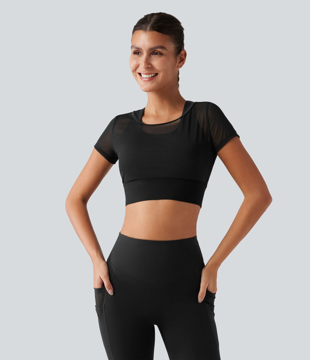 Crop top de running effet frais InstantCool à séchage rapide avec encolure bateau, mesh contrasté, manches courtes, coussinets amovibles et protection solaire UPF50+