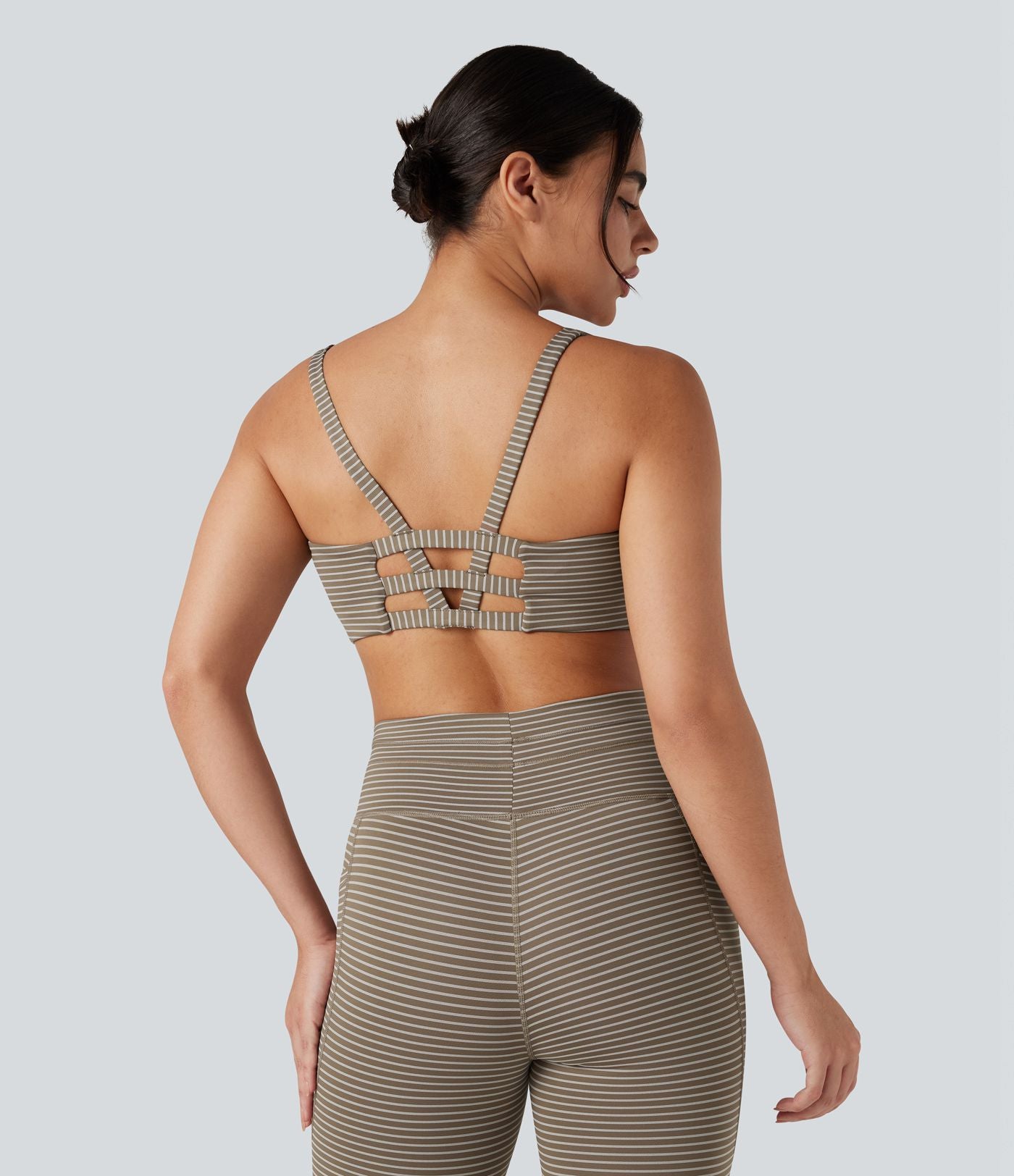 Brassière de sport yoga soutien léger col U à découpes rayé bonnets A-C