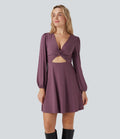 Robe courte col V avec découpes manches longues fermeture éclair