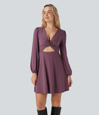 Robe courte col V avec découpes manches longues fermeture éclair