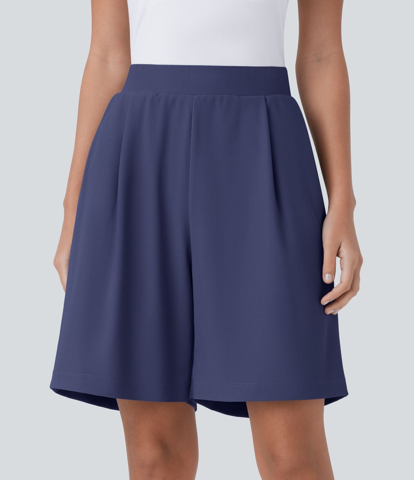 Short Bermuda Tailleur Fluide sculptant taille haute en maille gaufrée avec poches latérales