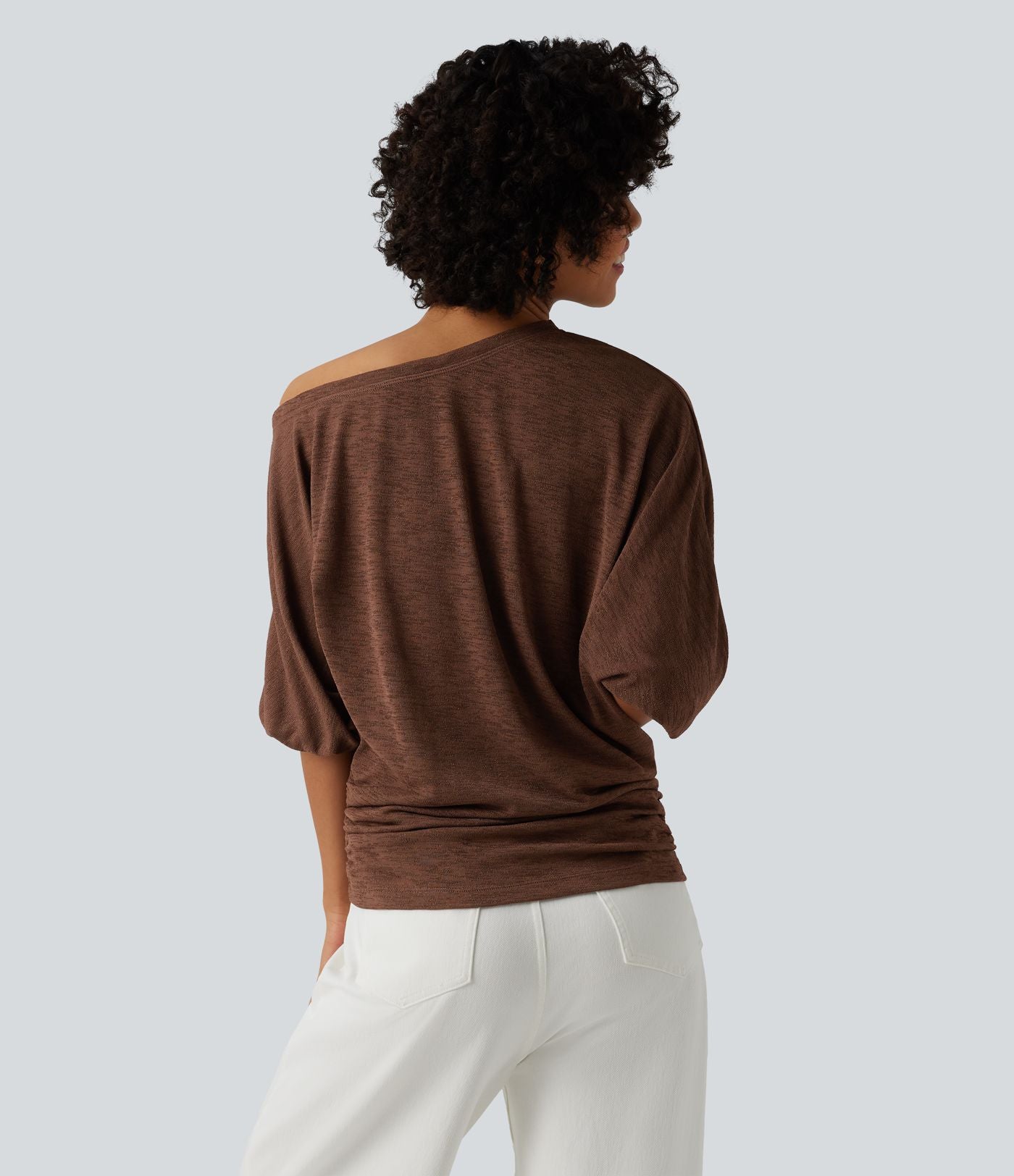 T-shirt décontracté semi-transparent une épaule dénudée à manches 3/4 et fronces
