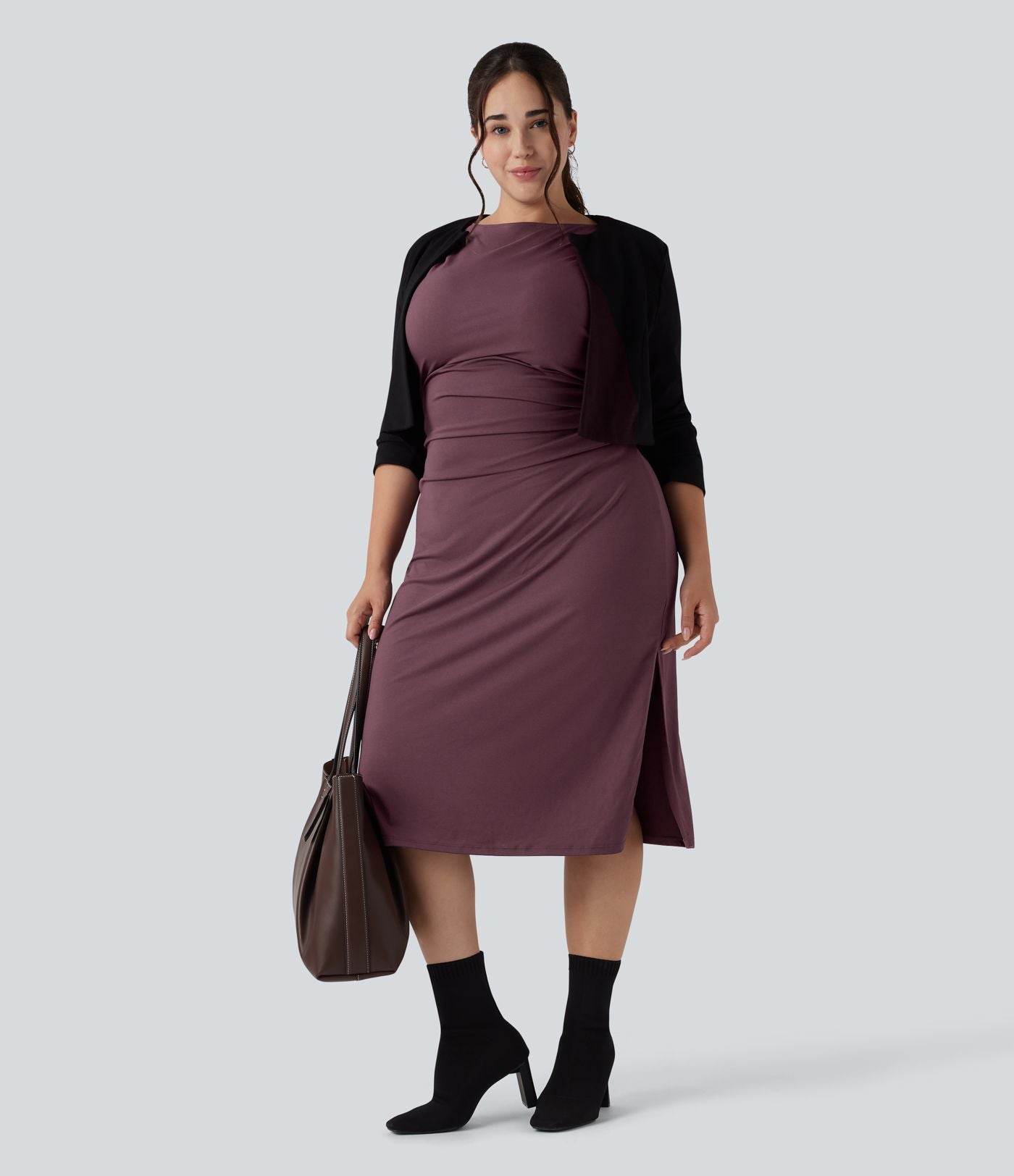 Robe midi grande taille moulante froncée à manches courtes avec fente pour le travail
