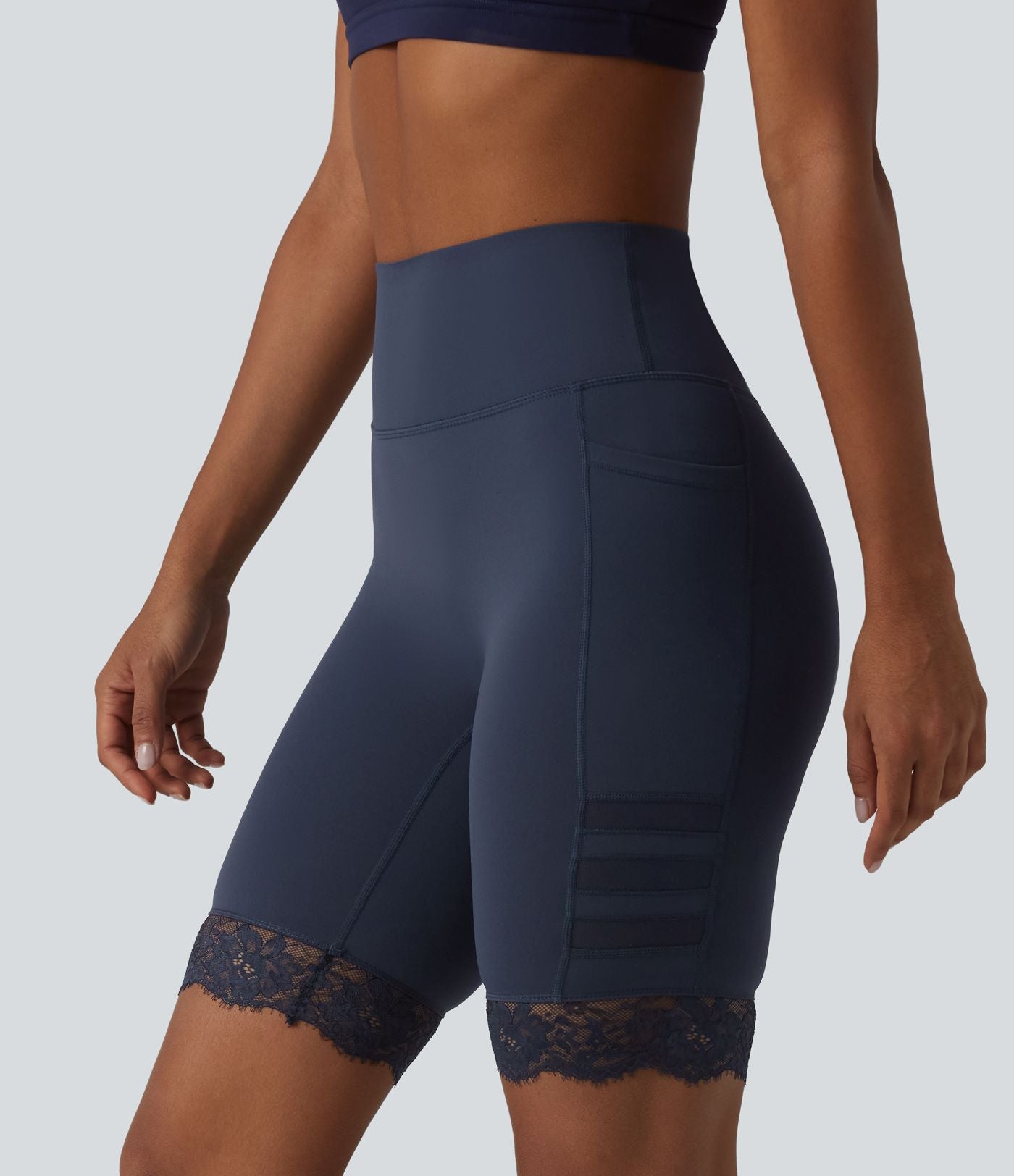 Halara UltraSculpt™ Short de cycliste gainant taille haute en mesh respirant avec dentelle contrastée et poches — 23 cm