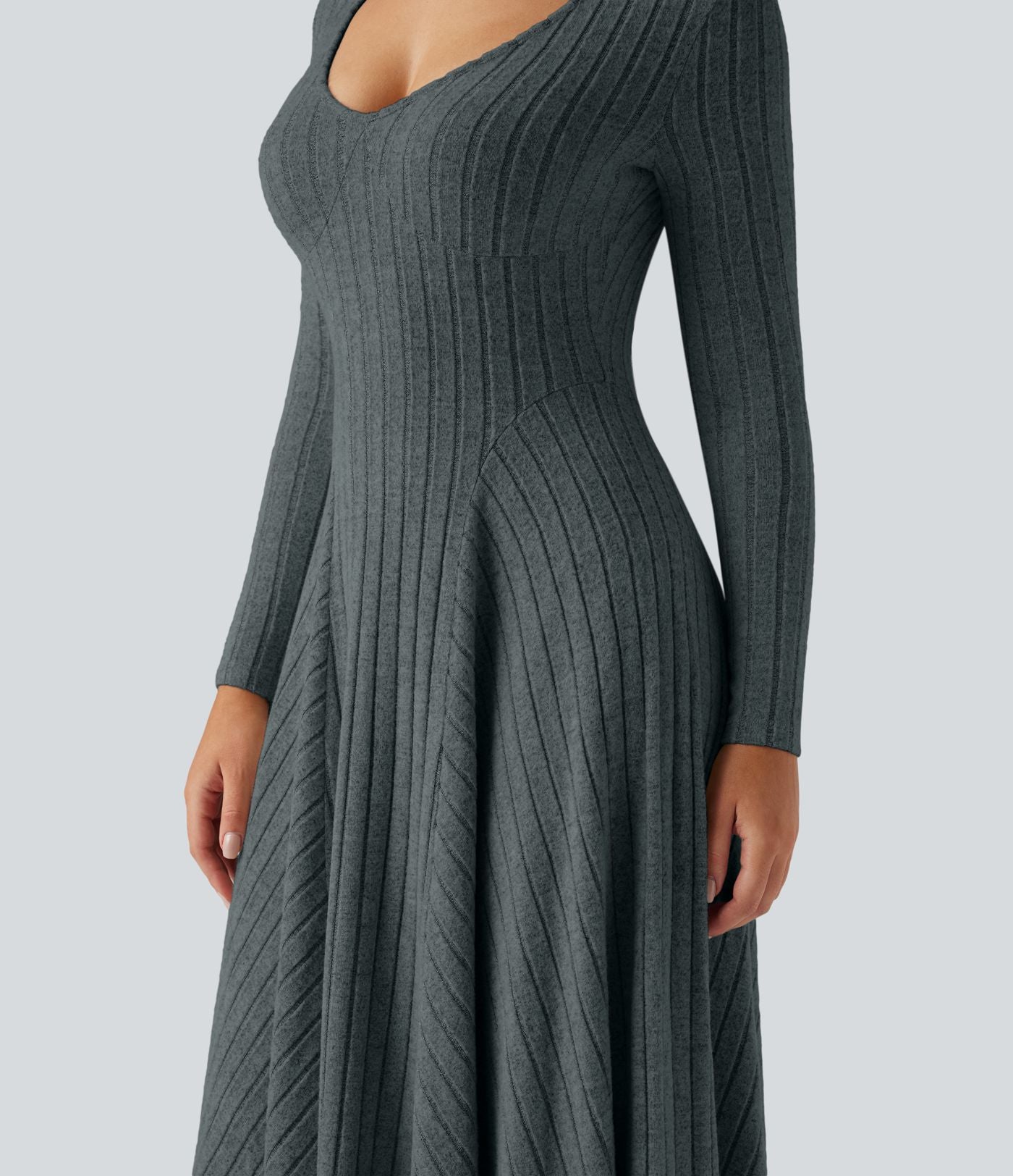 Robe mi-longue évasée maille côtelée à décolleté en V et manches longues